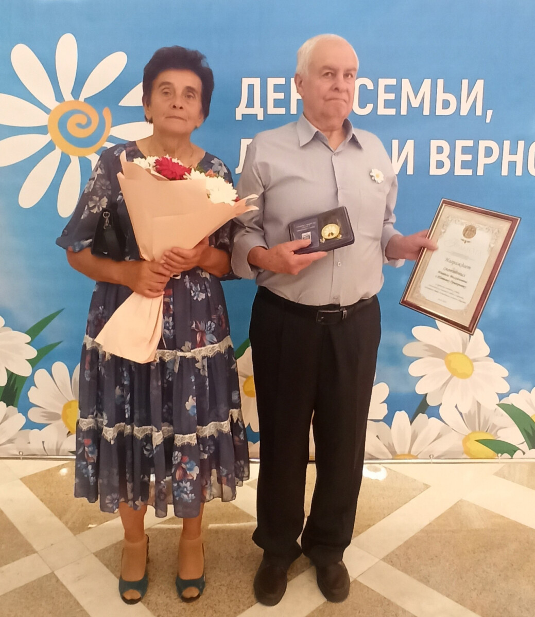 Медалью награждены супруги Сафроновы из Брянского района