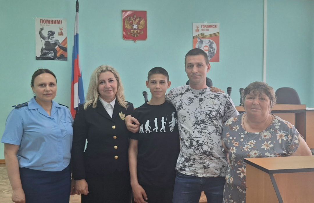 Бабушка воспитывала внука и помогла воссоединиться семье через долгих 11 лет в Брянской области