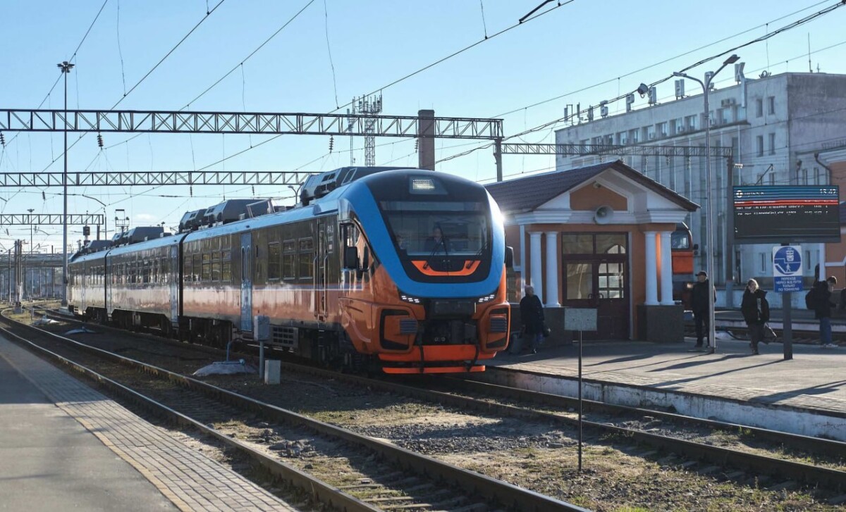 Расписание двух пригородных поездов в Брянской области изменится 
