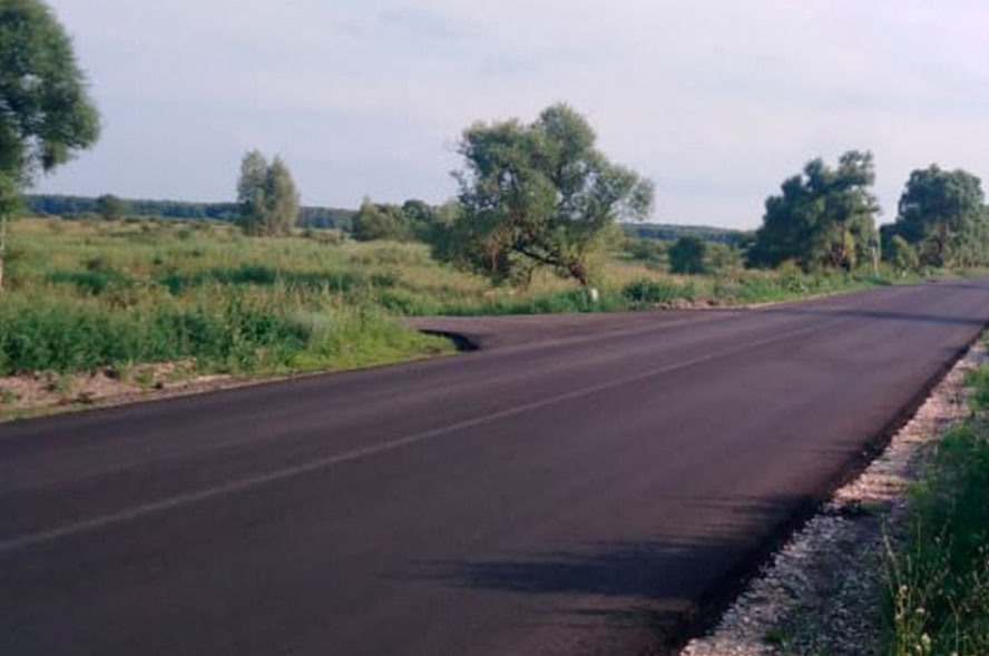 В Злынковском районе Брянской области ведется ремонт участка автодороги Злынка-Кожановка