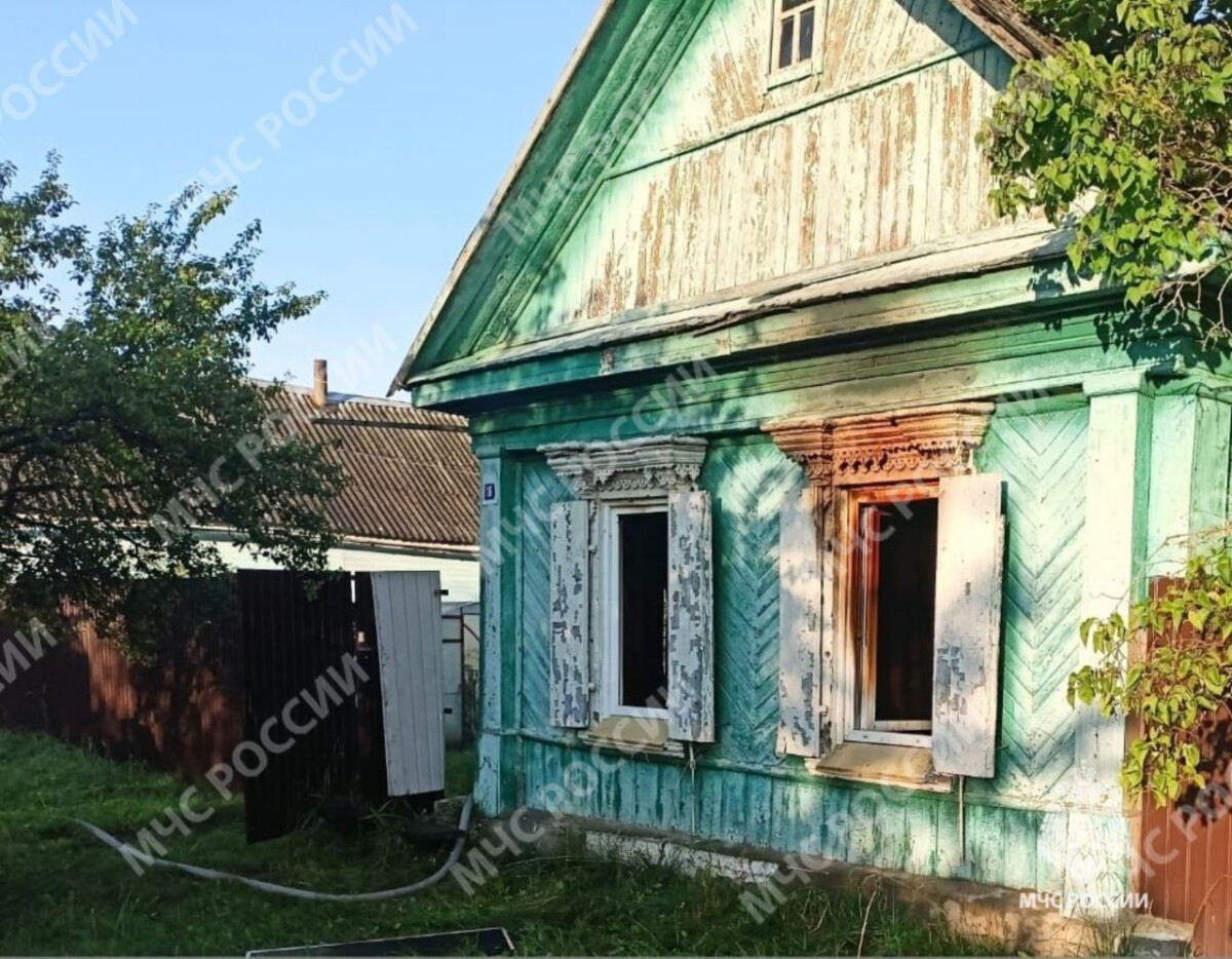 Рано утром при пожаре в Новозыбкове погибли мужчина и женщина