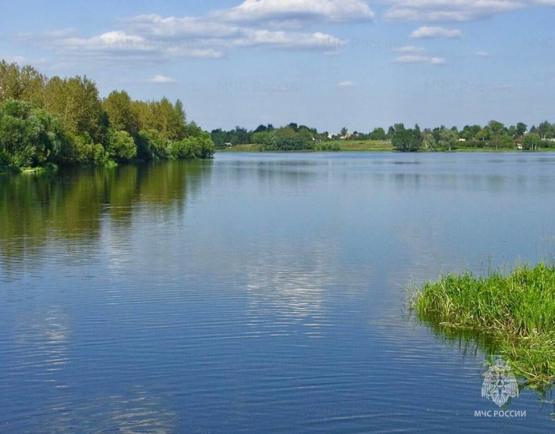 Тело мужчины достали из озера в Клинцах