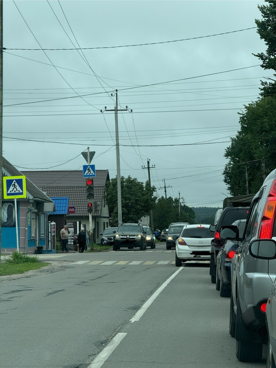 Житель Новозыбкова обратил внимание на узкое опасное место на дороге
