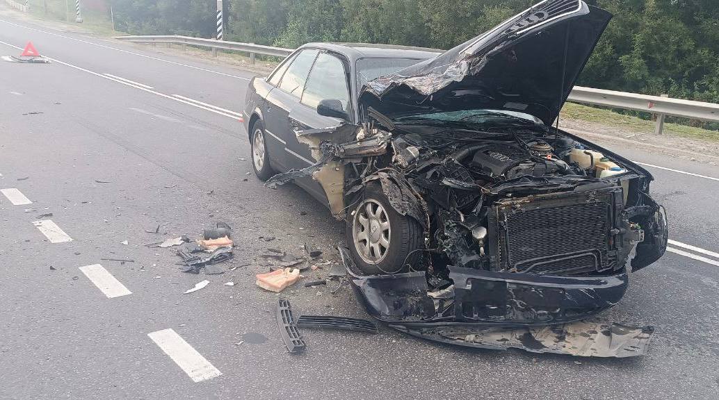 Водитель автобуса попал в аварию под Почепом Брянской области