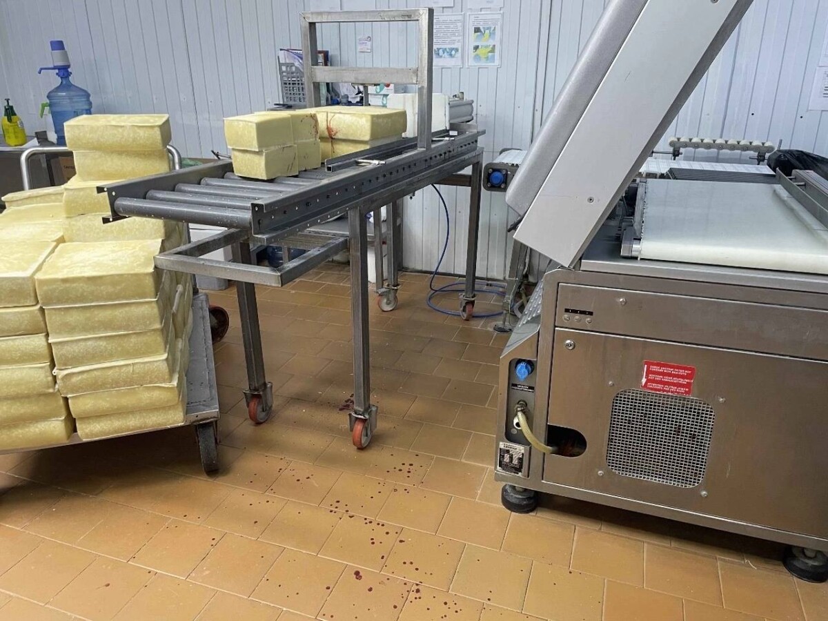 Работнице молочного предприятия в Брянской области отрезало кисть