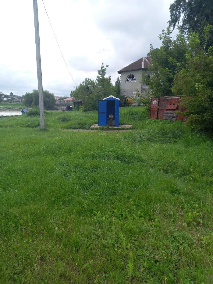 В Новозыбкове горожане попросили снести самый что ни на есть крутой дефицит 