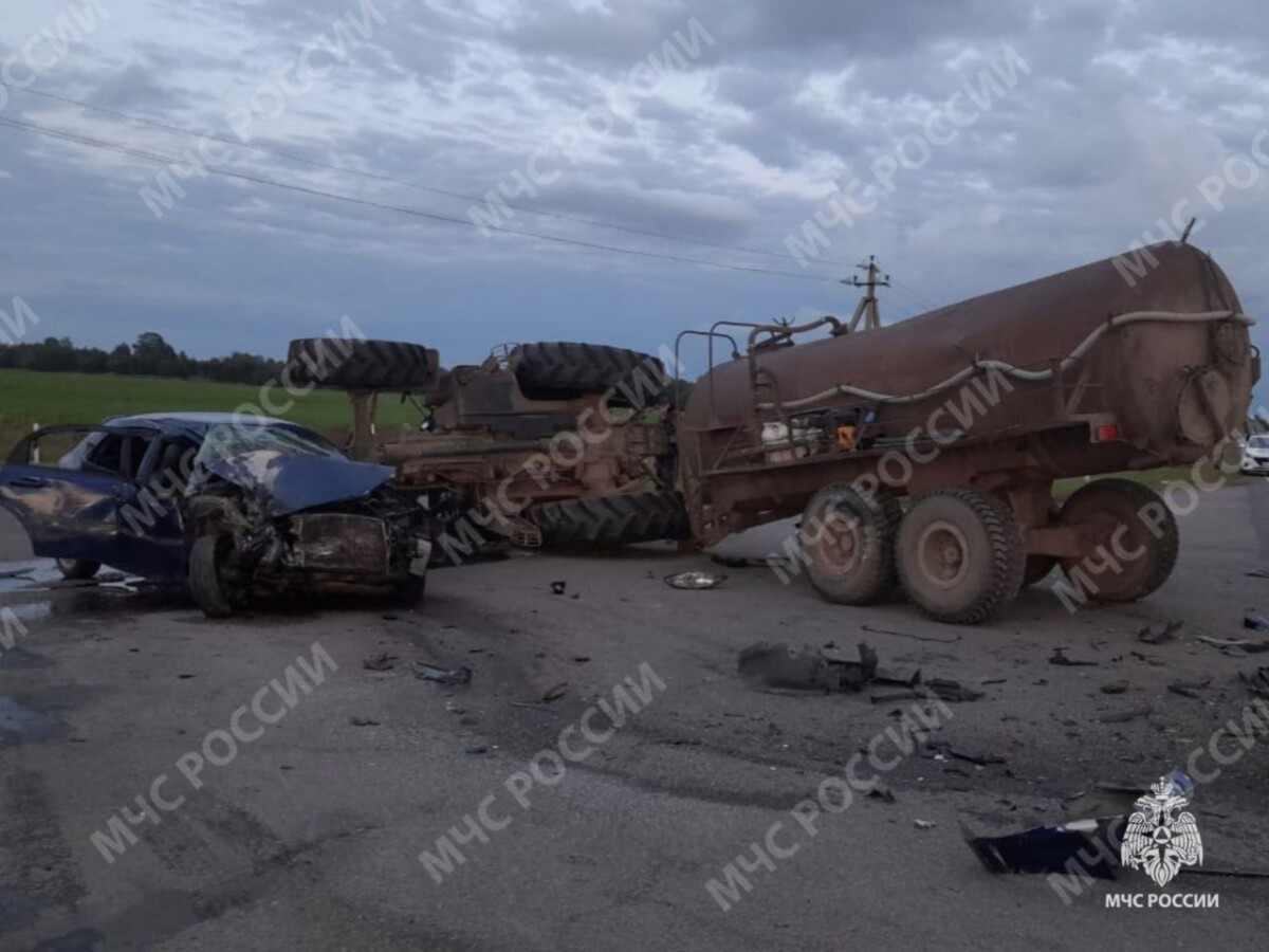 Спасателей вызывали на место дорожной аварии в Брянской области