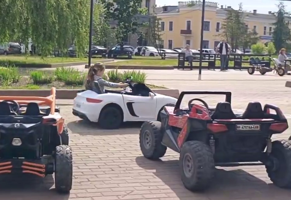 В Брянске у двух предпринимателей изъяты более 20 детских электромобилей