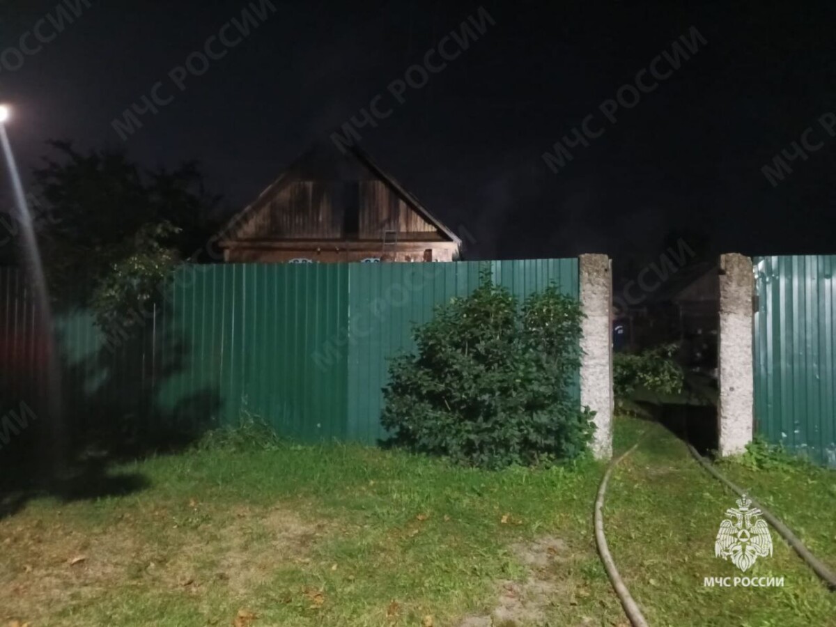 Вечером в Унече тушили жилой дом