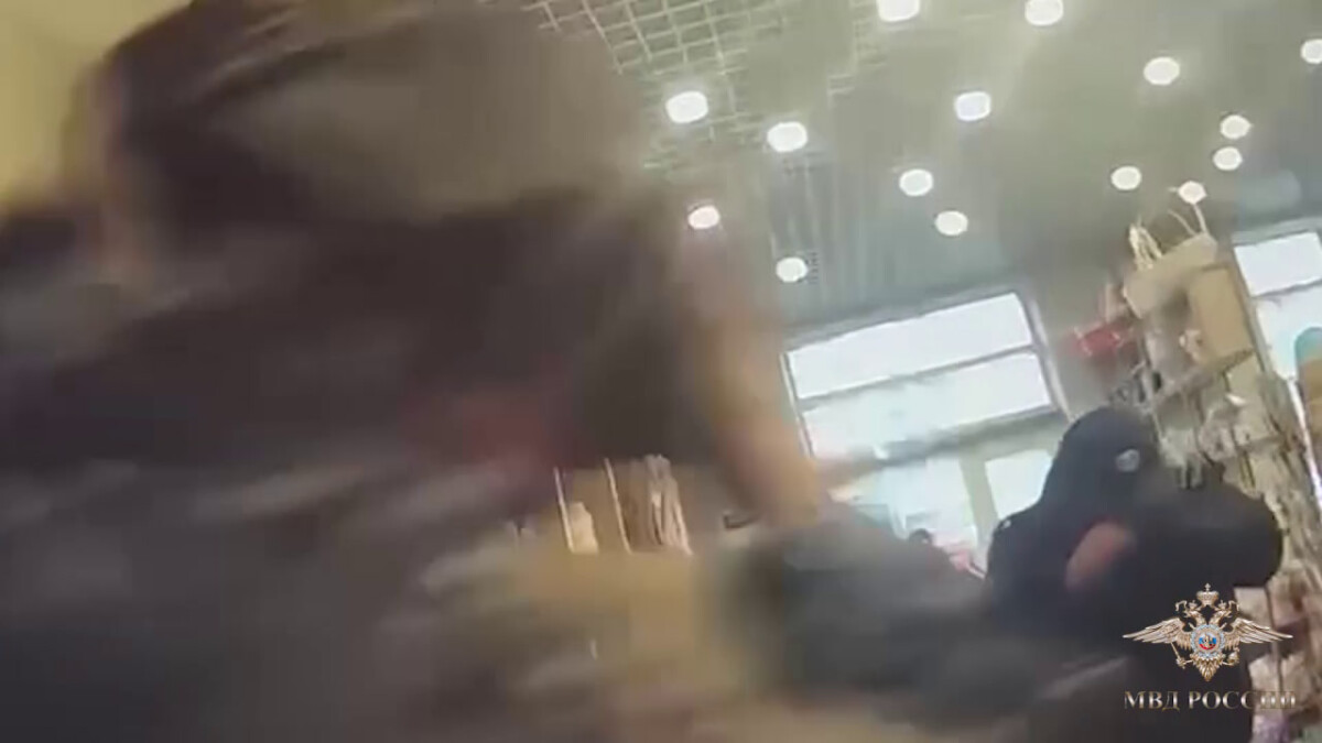 В Брянске задержали угрожавшего ножом работницам цветочного павильона