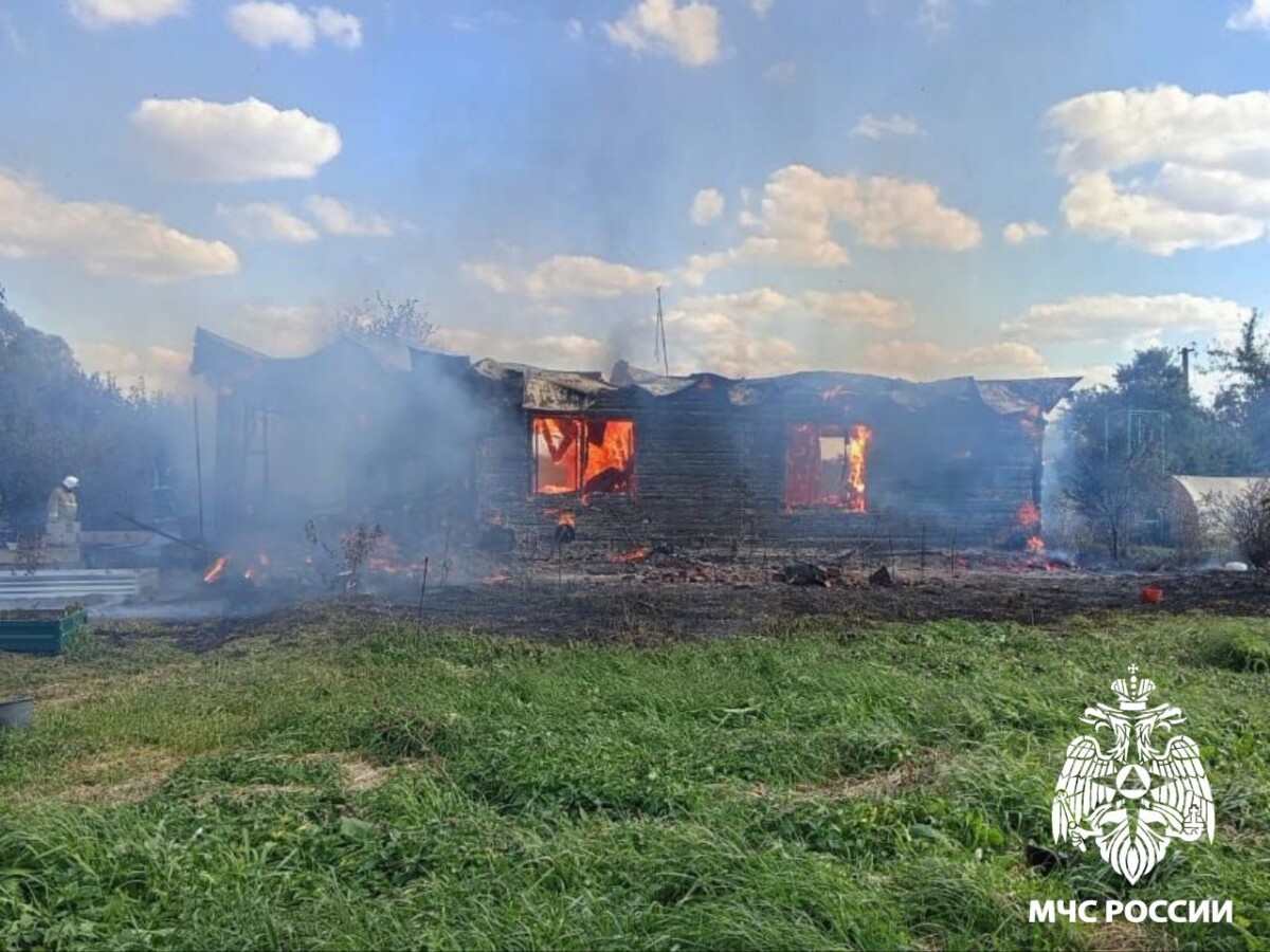 В деревне Моисеевка Навлинского района сгорел жилой дом
