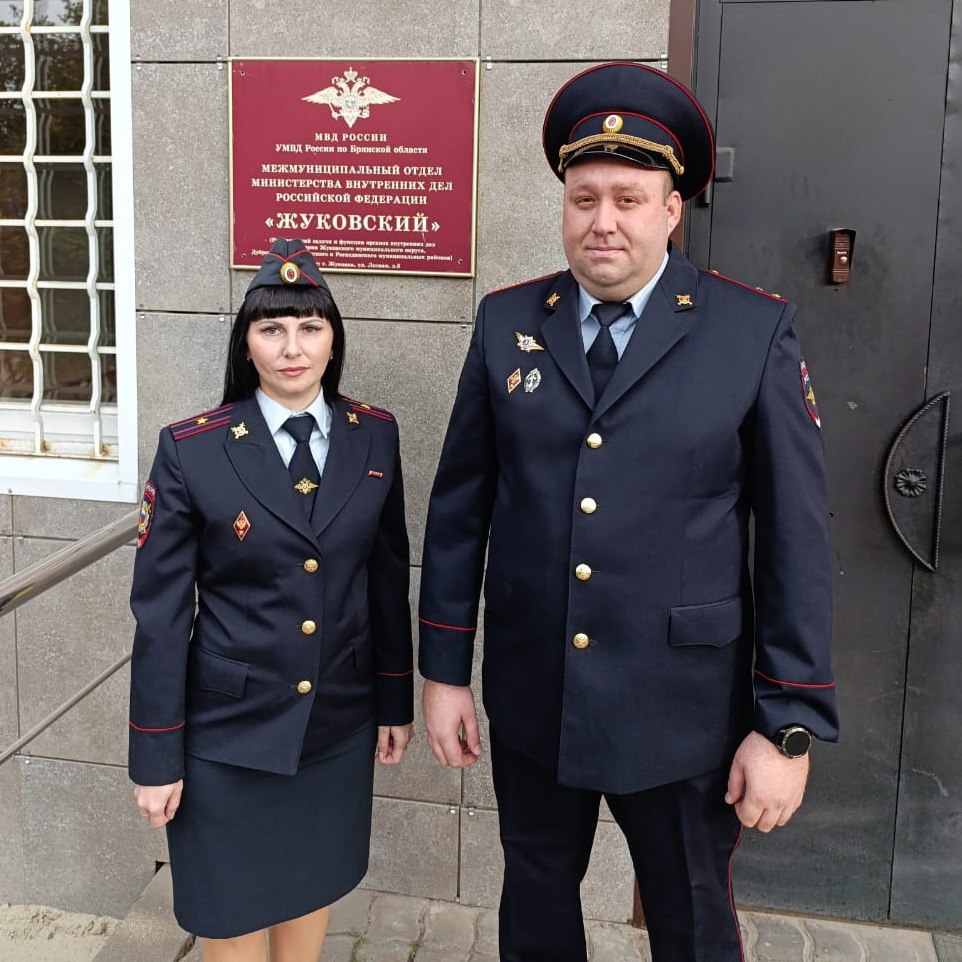Сотрудники полиции в Жуковке спасли заблудившуюся в лесу 