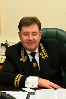 Председатель Совета судей РФ оказался миллиардером, имущество оформлял на мать