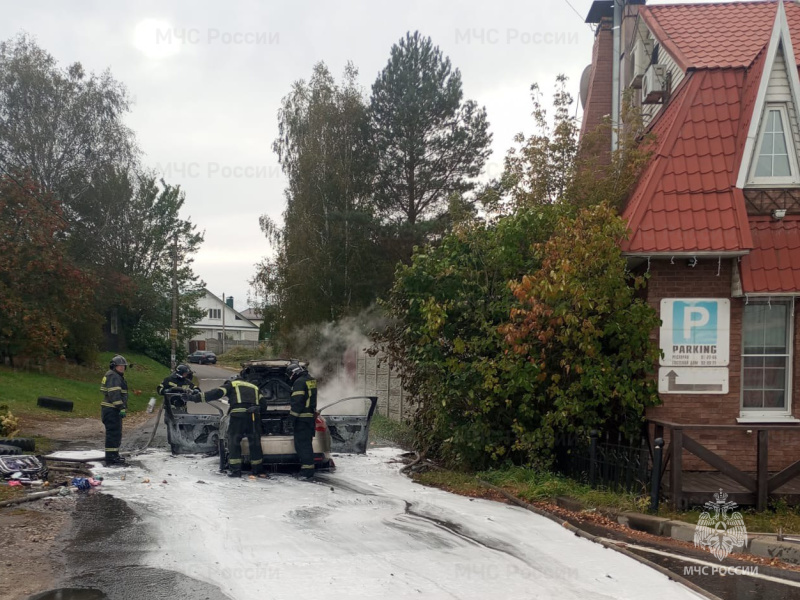 Легковой автомобиль сгорел сегодня в Брянском районе