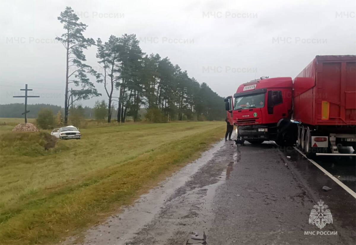 В Почепском районе водитель пошел на разворот с нарушением и устроил аварию