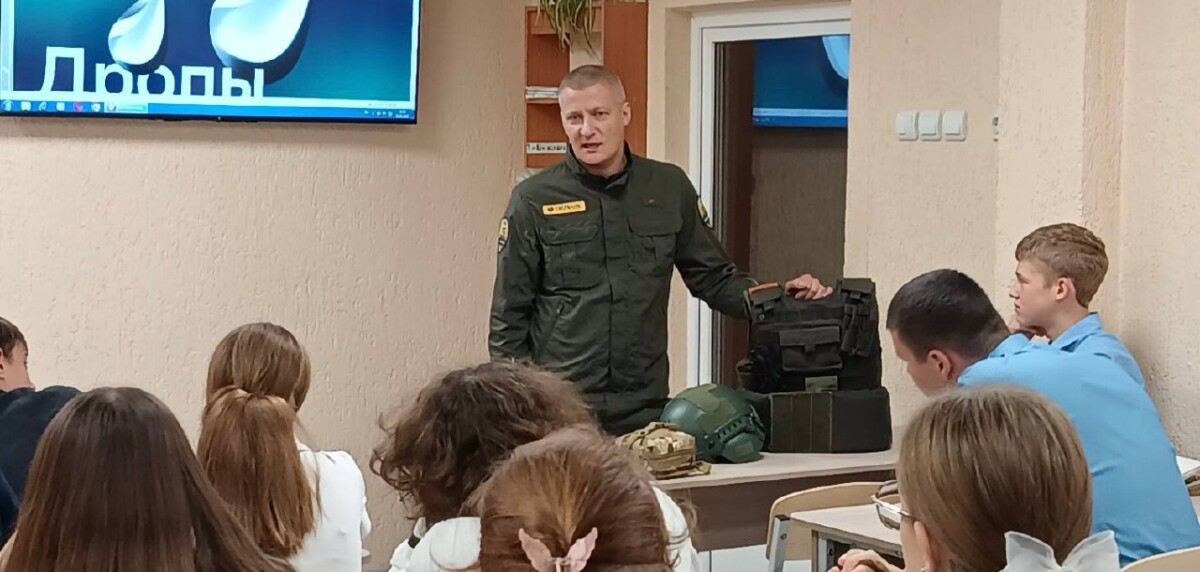 В школу Новозыбкова пригласили инкассатора 