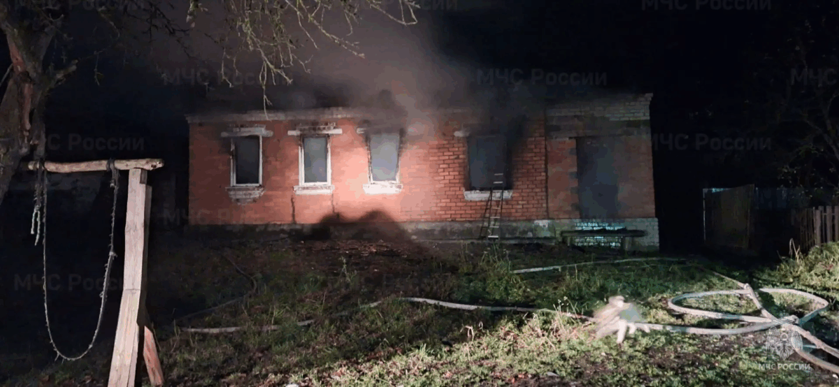 Ночью горел дом в поселке Брянской области