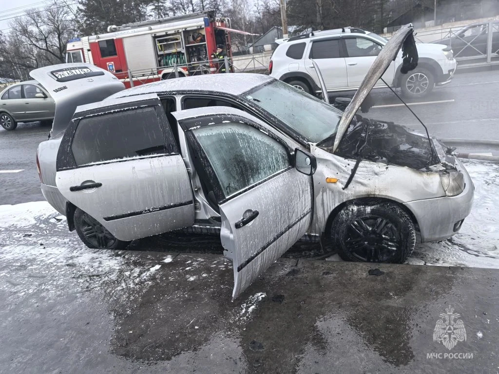 Горящий автомобиль потушен в Брянске