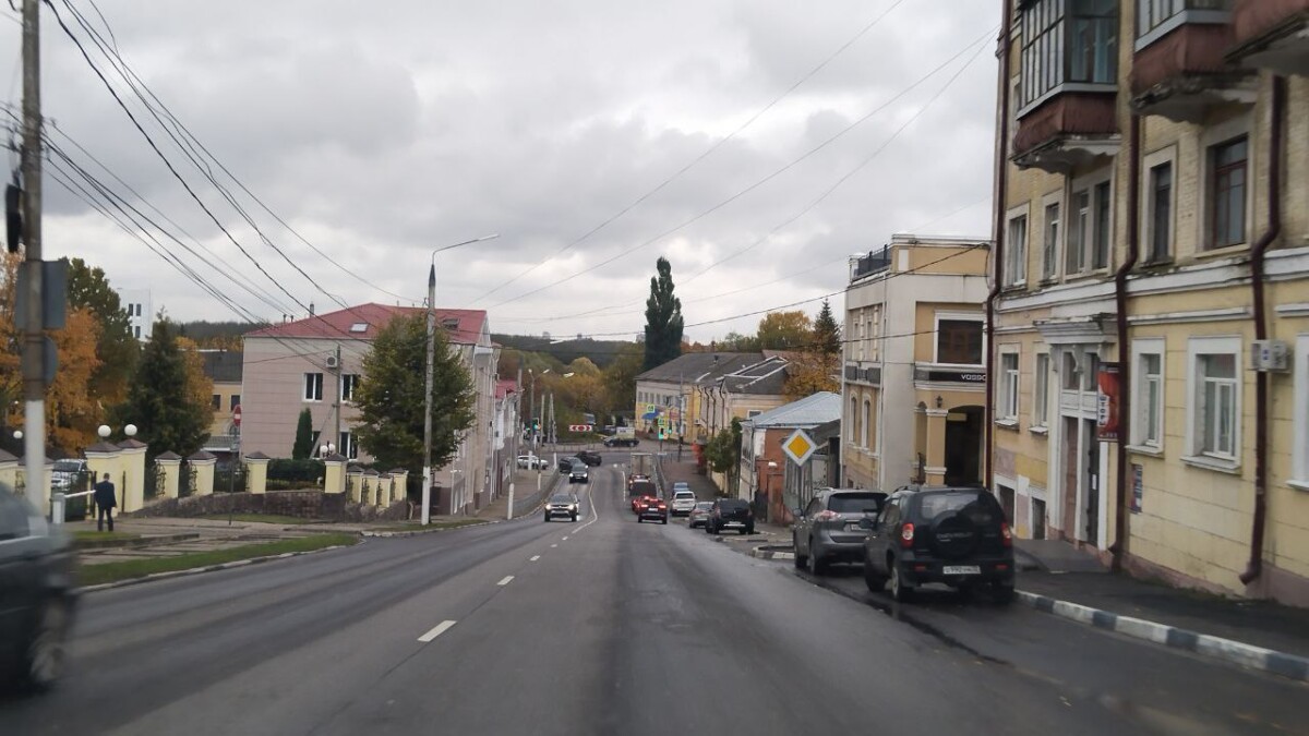 Юристы напомнили водителям ответственность за скрытие номеров снегом