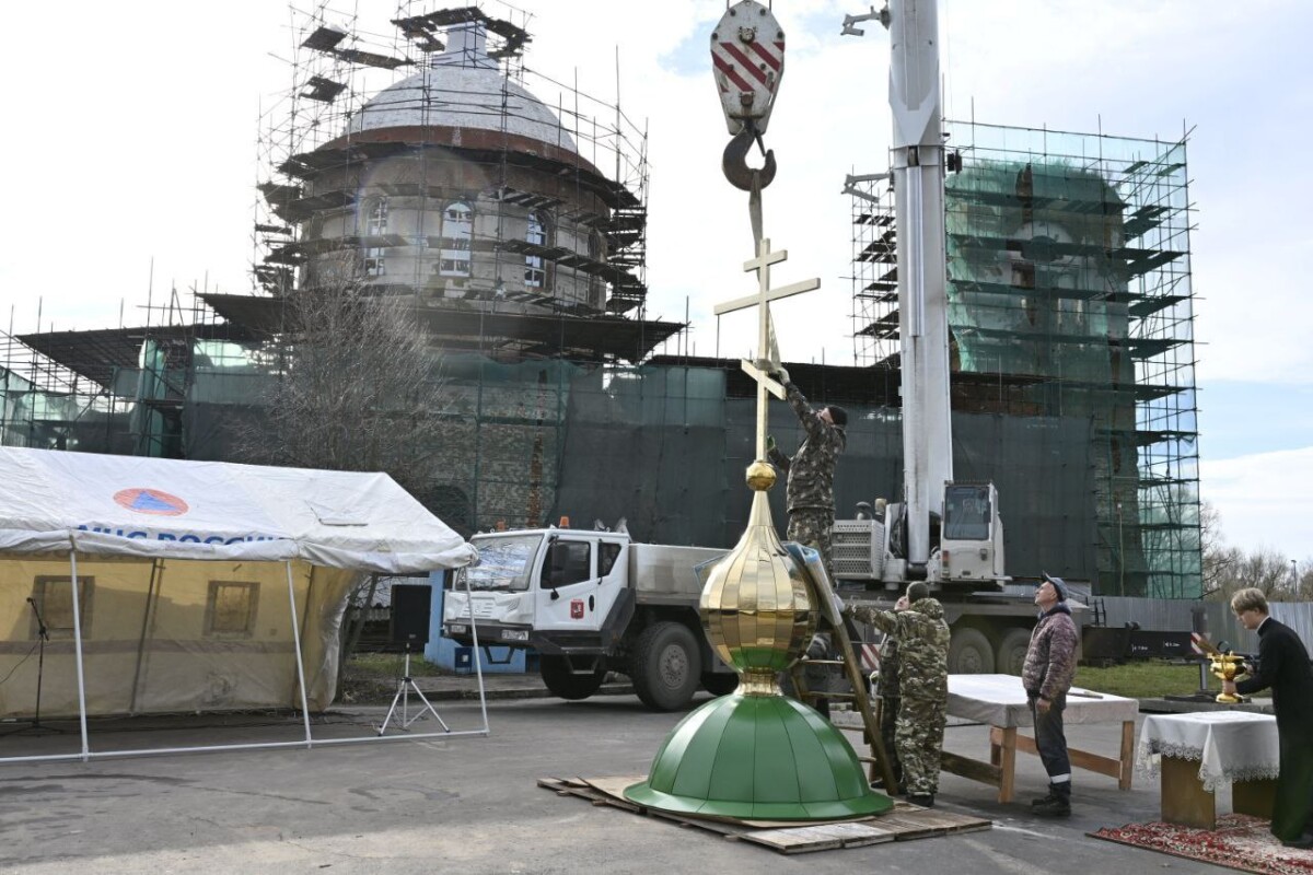 Сегодня состоялось освящение купола и креста храма в приграничье Брянской области