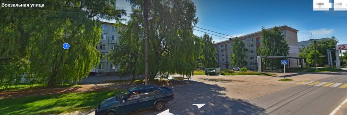 Иномарка сгорела во дворе многоэтажки в Новозыбкове