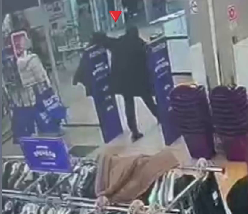 Вор пришел под видом покупателя в брянский магазин