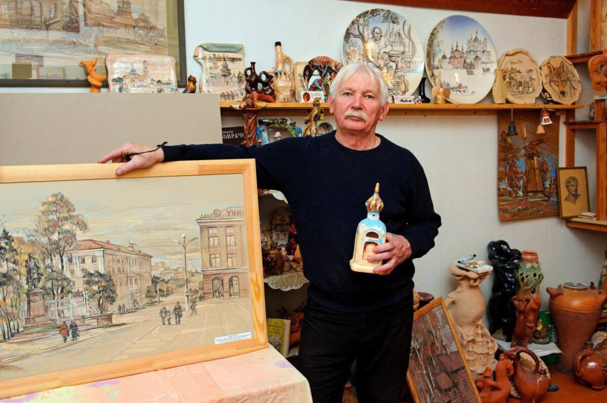 Живописные, графические, скульптурные и работы из керамики одного мастера собраны в экспозицию в Брянске