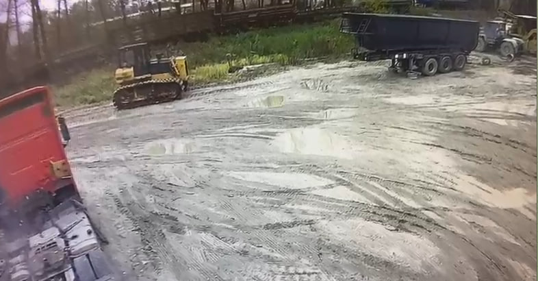 В Брянске двое разобрали трактор на запчасти