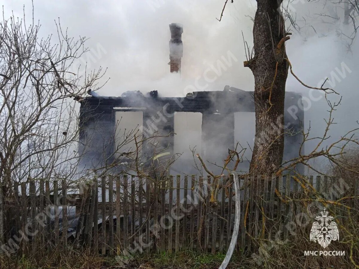 Жилой дом сгорел под Навлей