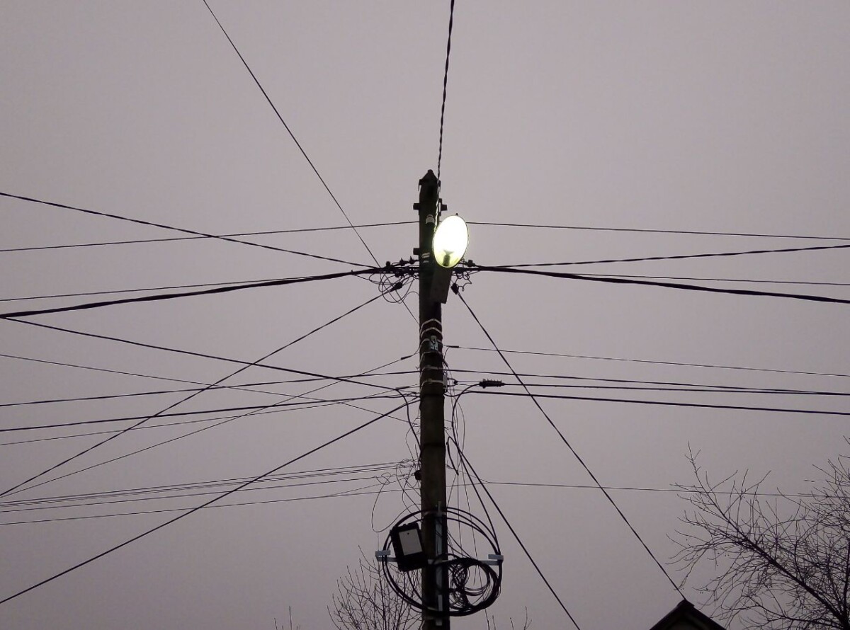 В Новозыбкове с ночи продолжают аварийно-восстановительные работы на электросетях