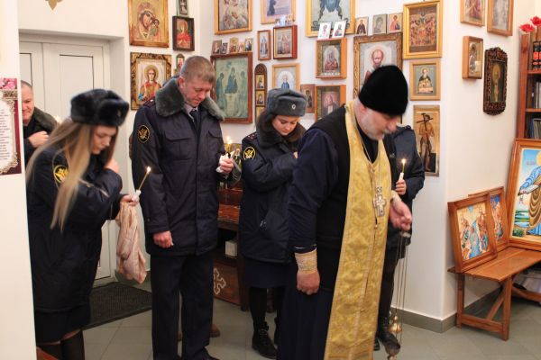 Панихида по погибшим в зоне СВО сотрудникам состоялась в колонии Клинцов