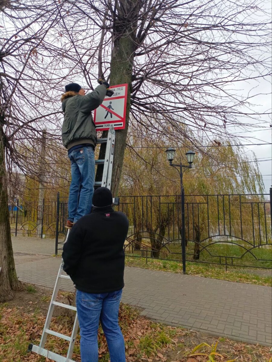 В Новозыбковском округе устанавливают предупреждающие знаки: выход на лед опасен