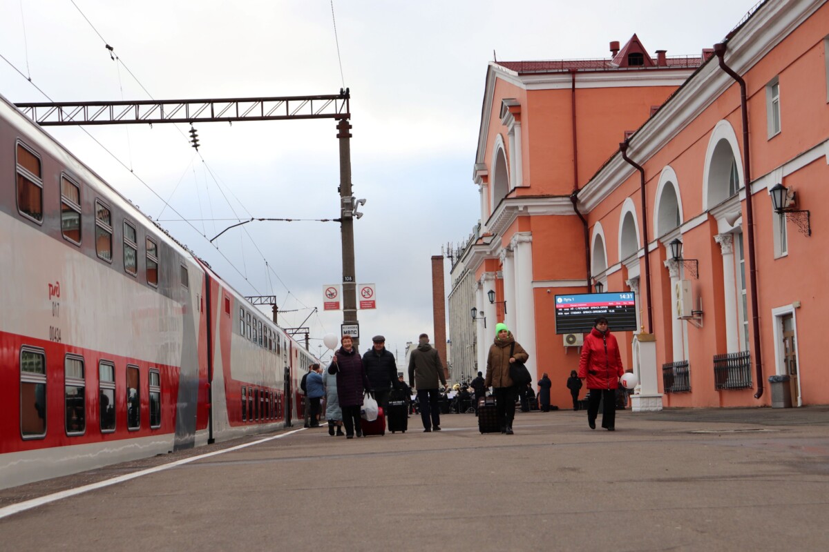 Начал курсировать двухэтажный поезд между Брянском и Санкт-Петербургом 
