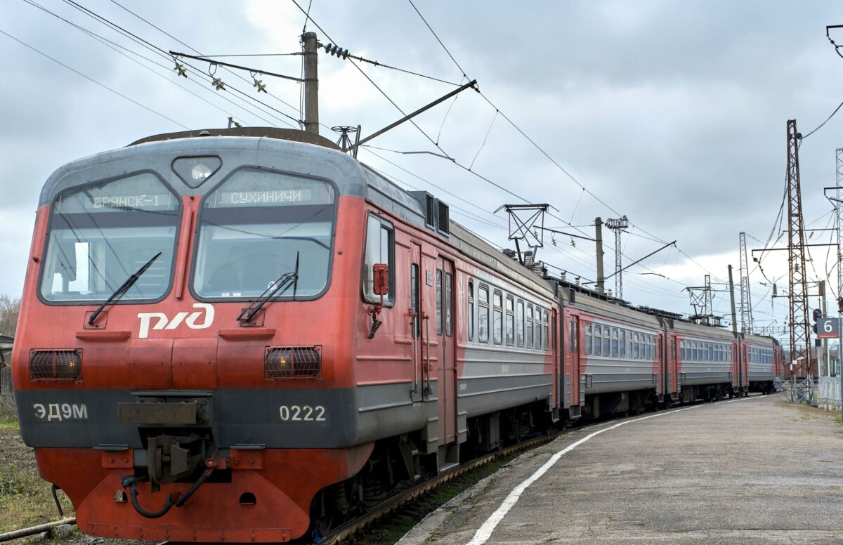В Брянской области пригородный поезд меняет расписание на несколько дней