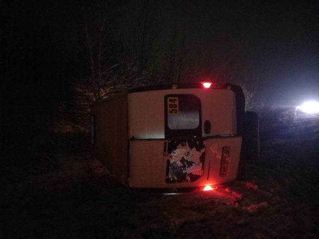 Автобус с пассажирами занесло на заснеженной брянской трассе