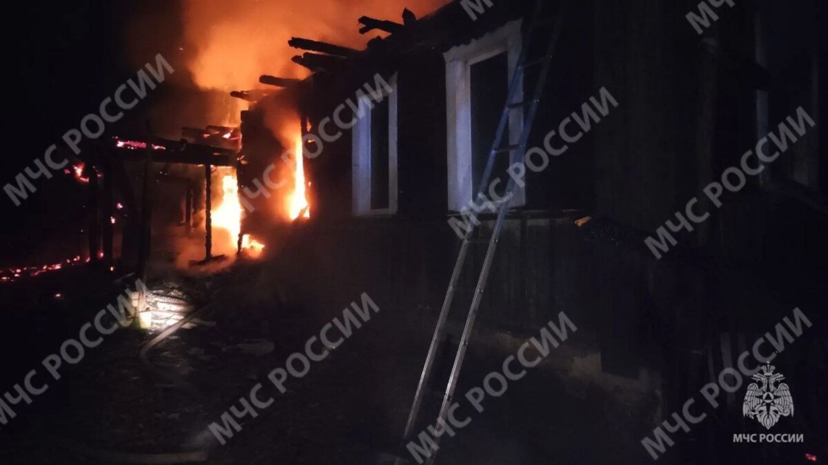 Дом сгорел под Мглином, погибла женщина и травмирован мужчина