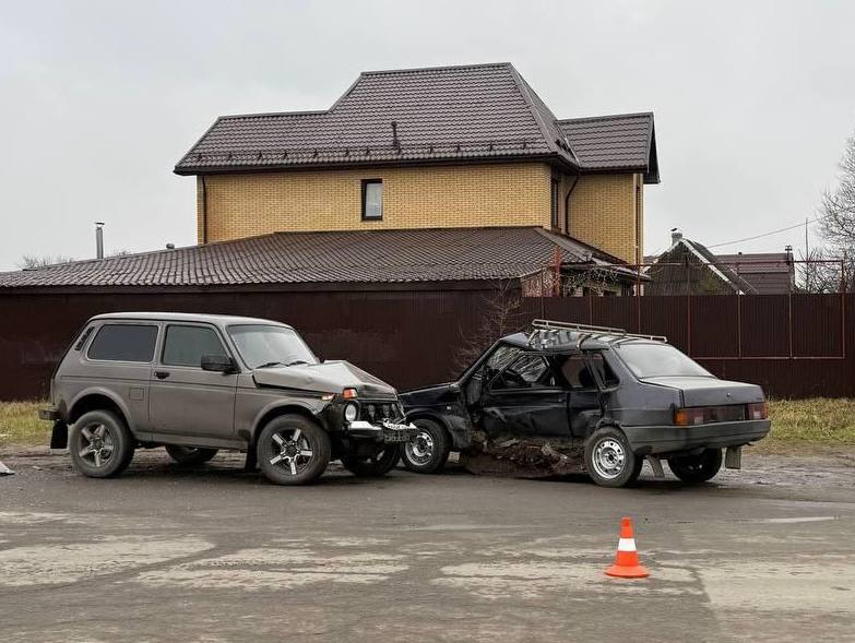В Дятьково водители не поделили дорогу