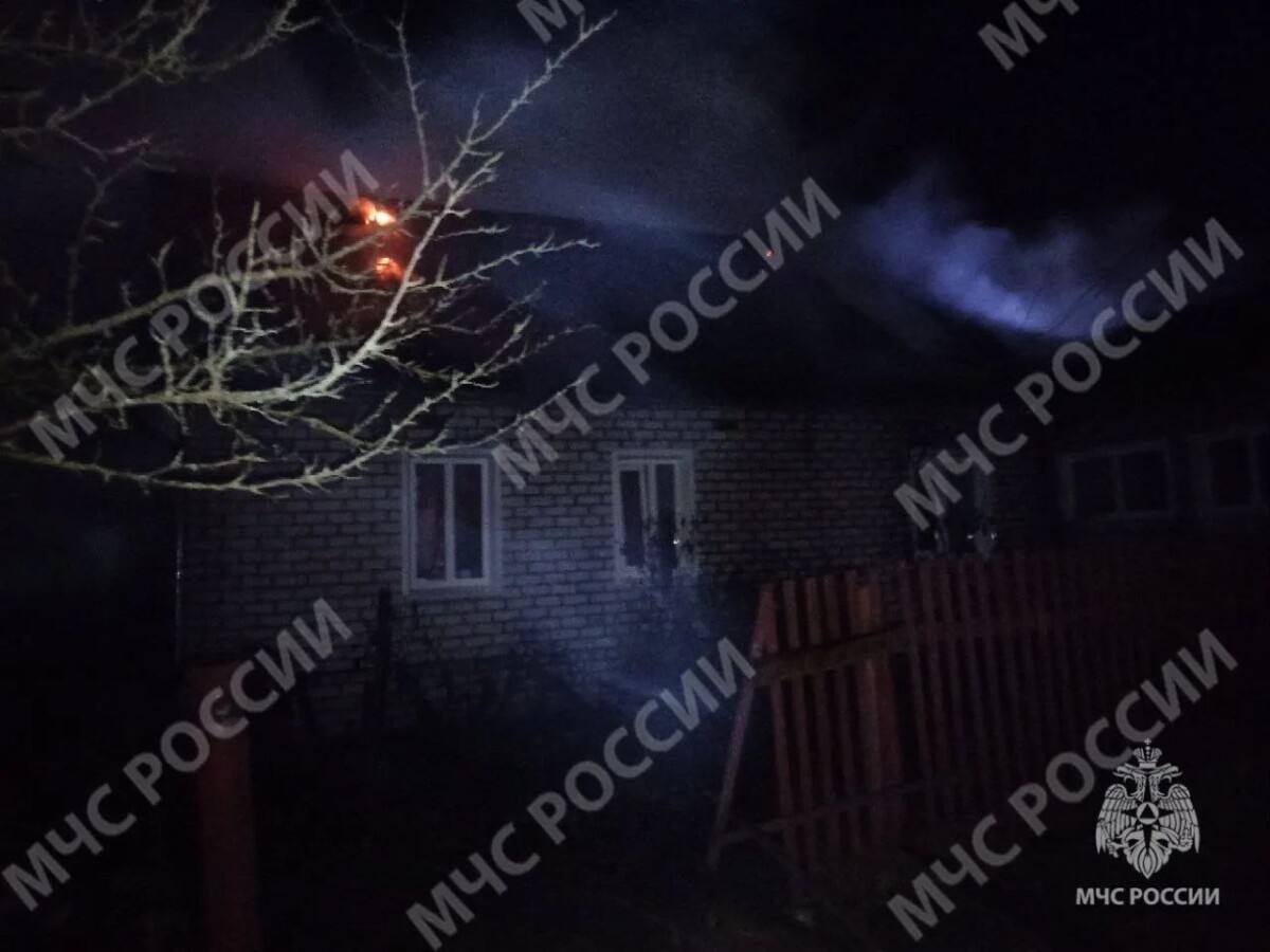 Жилой дом сгорел в Дятьково