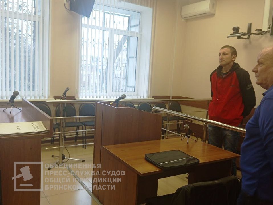 В Жуковском районе бывший попытался вернуть подарки под угрозой опозорить девушку