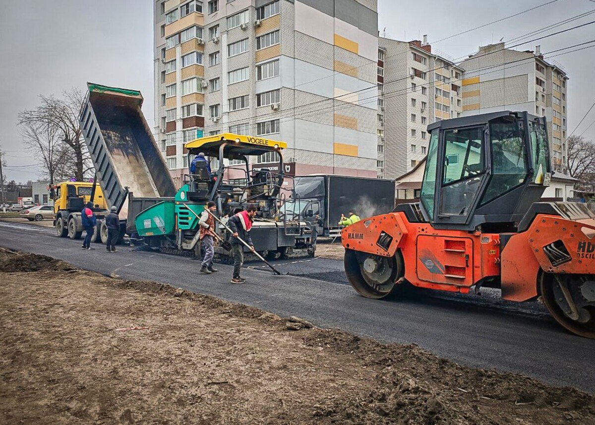 На улице Куйбышева в Брянске уложили выравнивающий слой асфальта