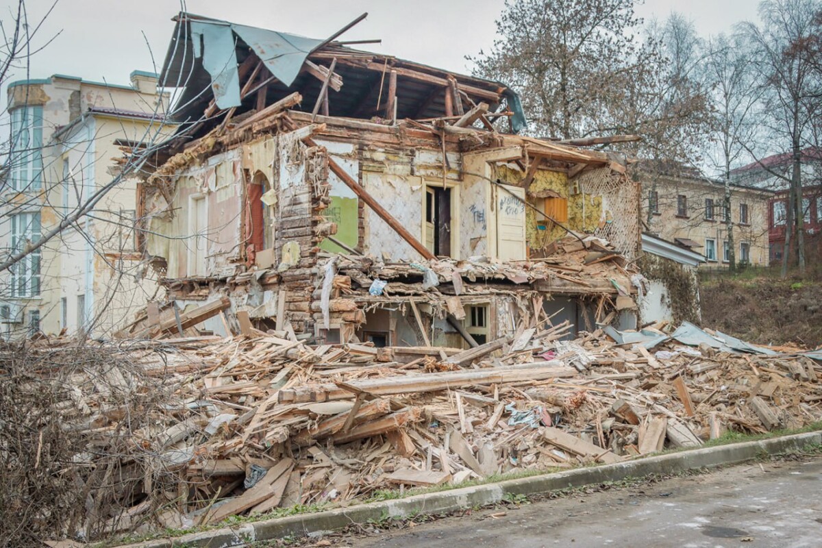 Столетний дом сносят на Фокина в Брянске