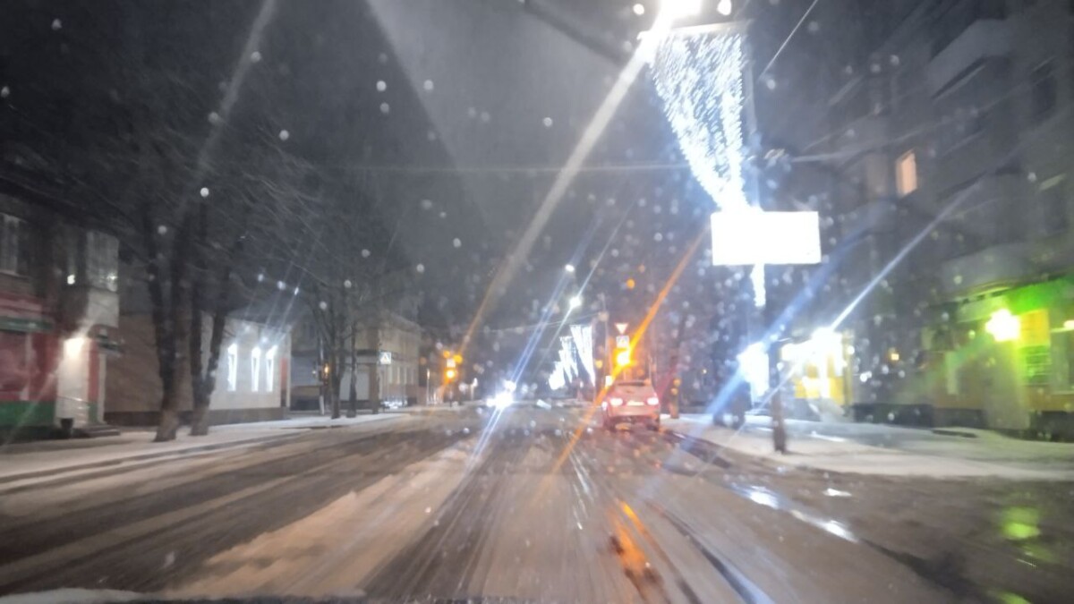 Региональные дороги чистили в Брянской области 