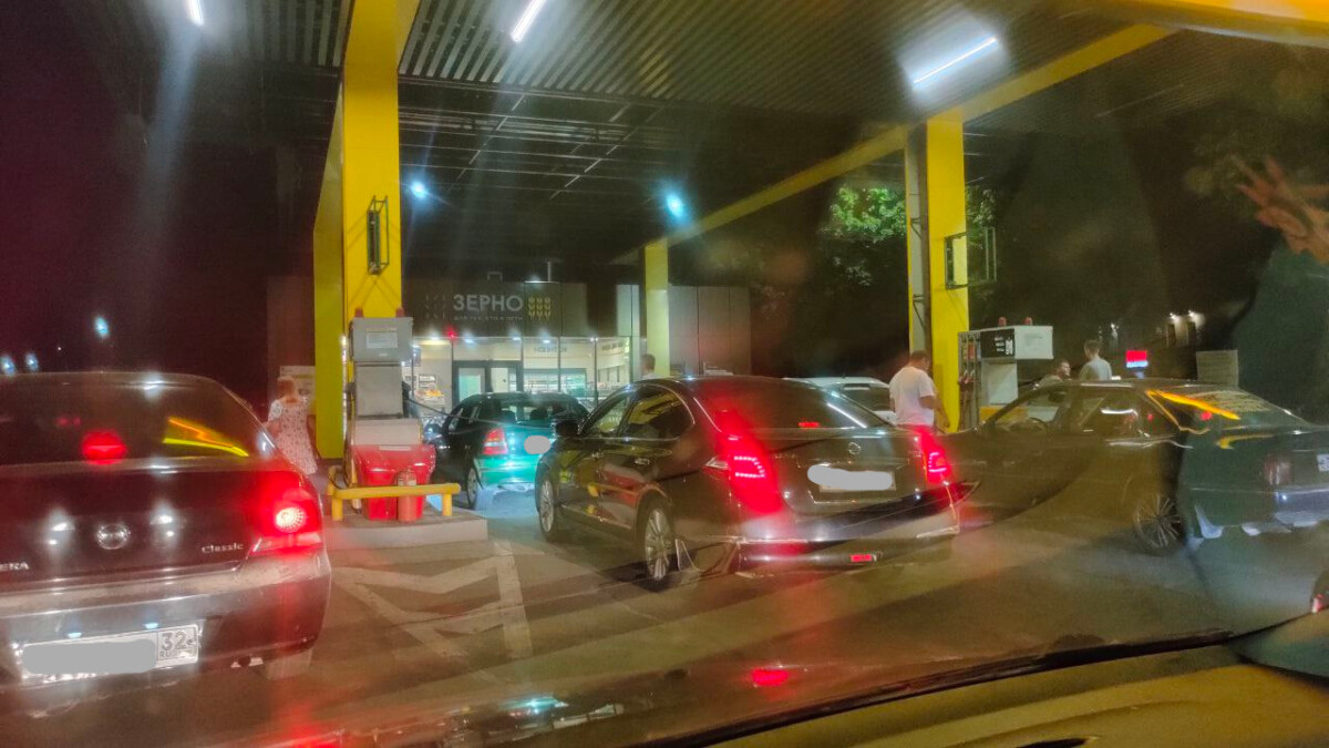 В ноябре на брянских заправках бензин бензин подешевел, а дизельное топливо подорожало