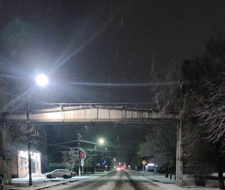 В Новозыбкове Брянской области в ювелирном магазине повредили дверь