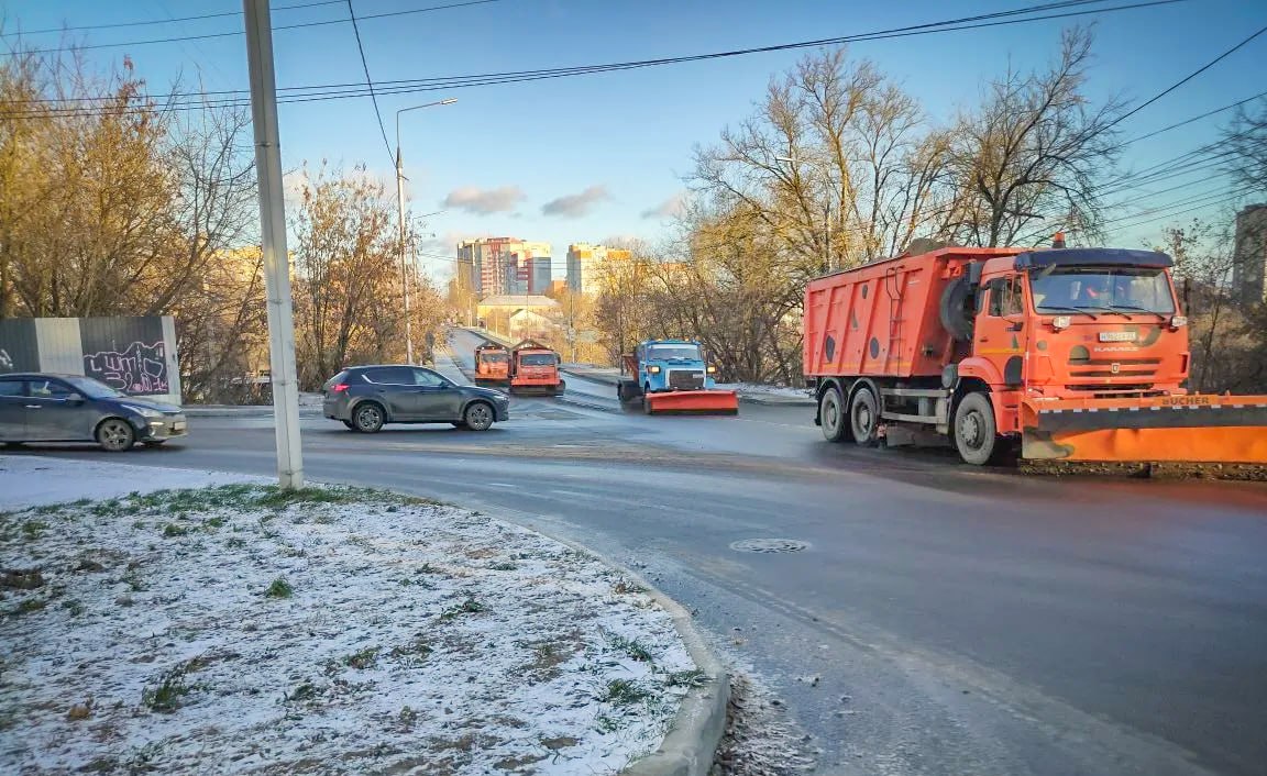 Жителей Брянска просят не парковать машины вдоль дорог