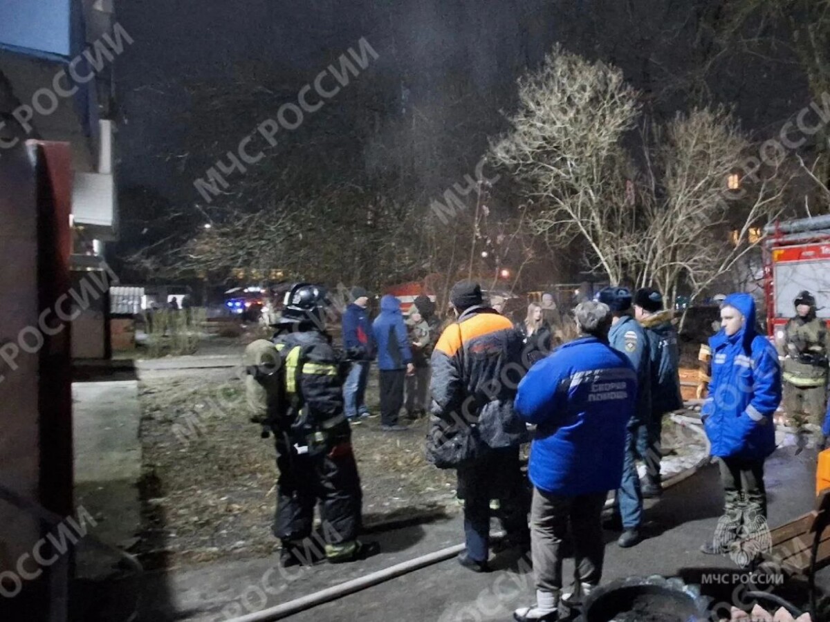 Двух человек спасли при пожаре в квартире в Фокино Брянской области