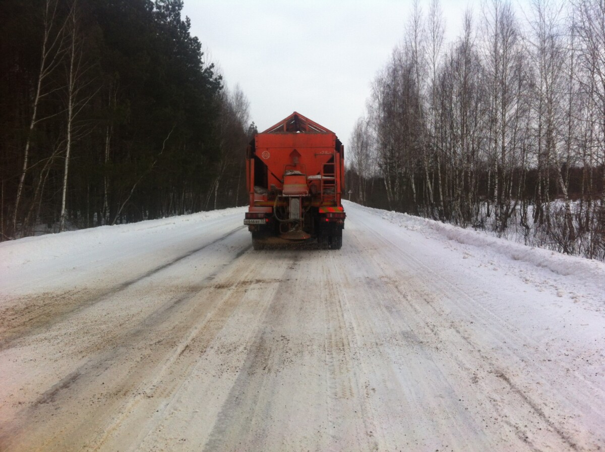 За сутки на региональных и межмуниципальных дорогах Брянской области задействовано 237 единиц техники