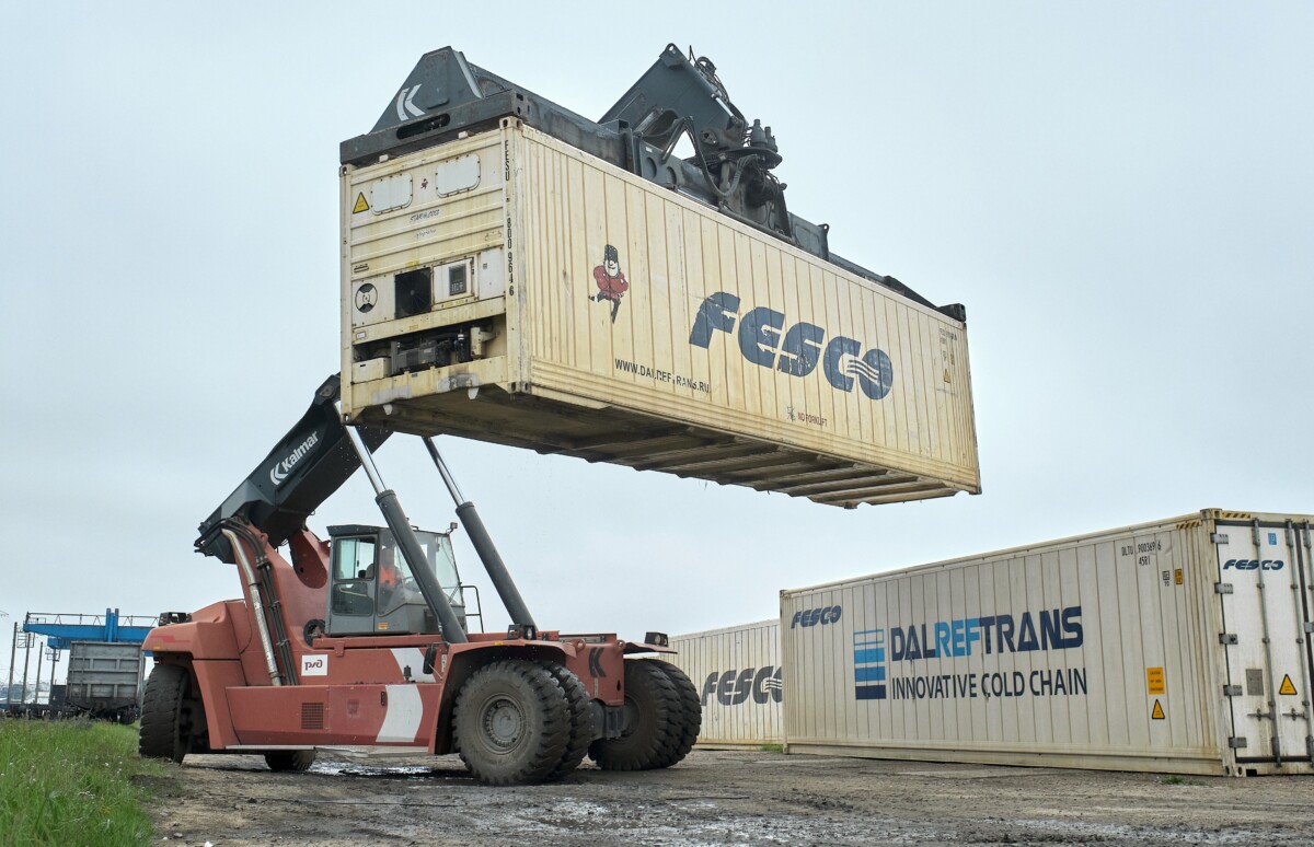 Требуются докер-механизатор и машинист автомобильного крана