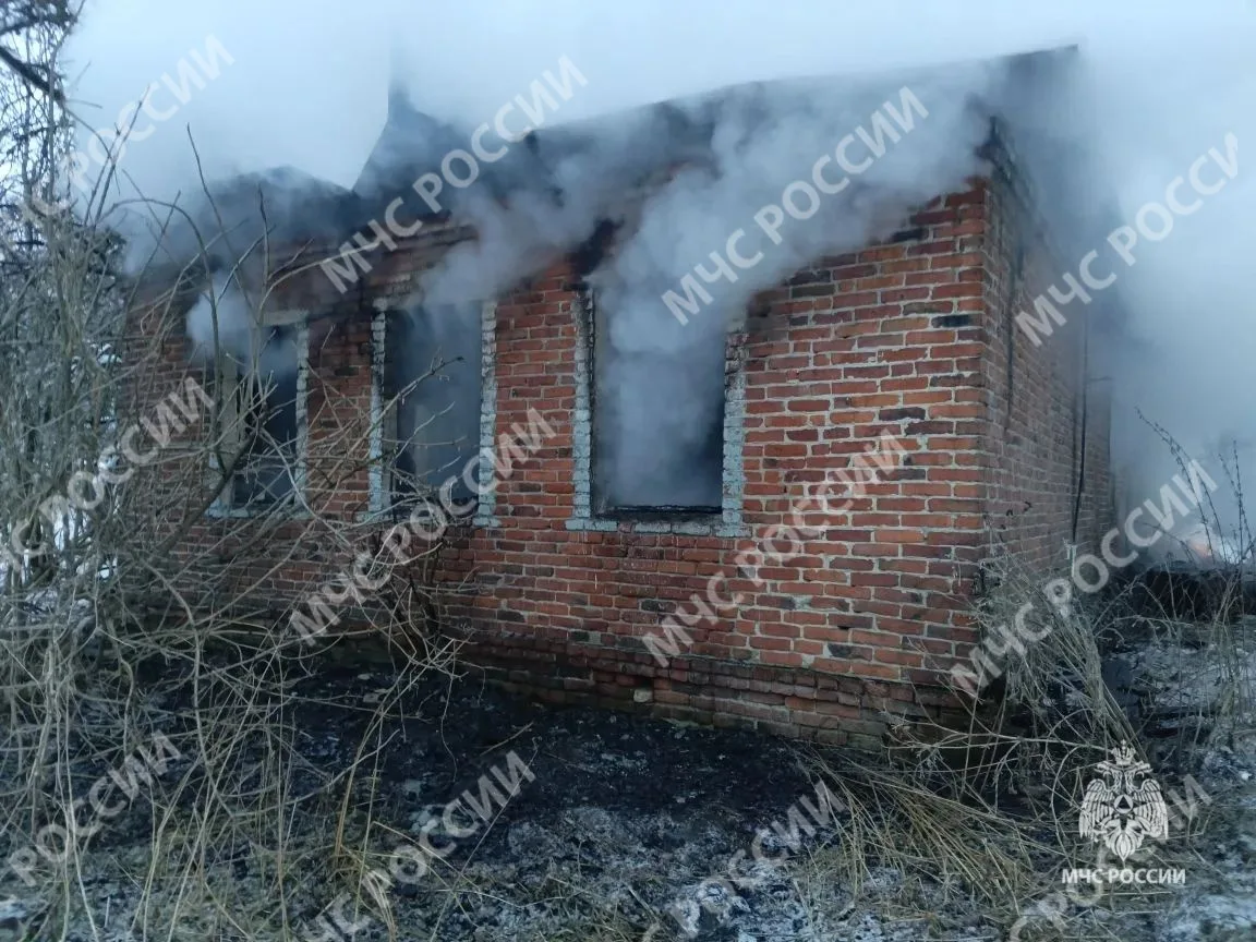 В селе под Почепом Брянской области сгорел жилой дом