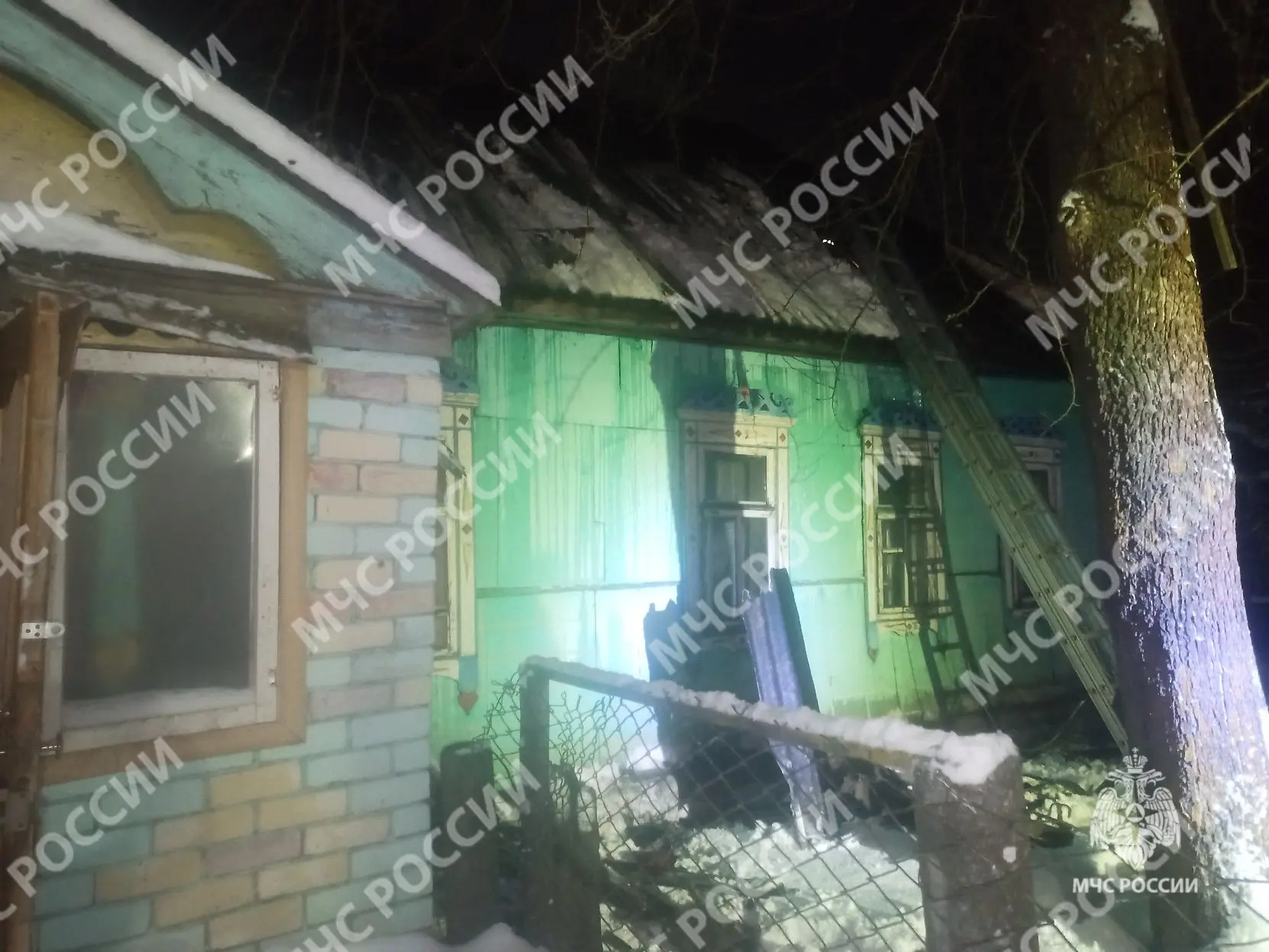 В поселке Дятьковского района Брянской области сгорел дом